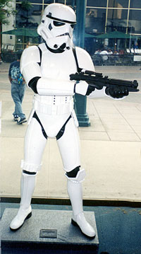 lifesize-stormtrooper.jpg (30339 bytes)